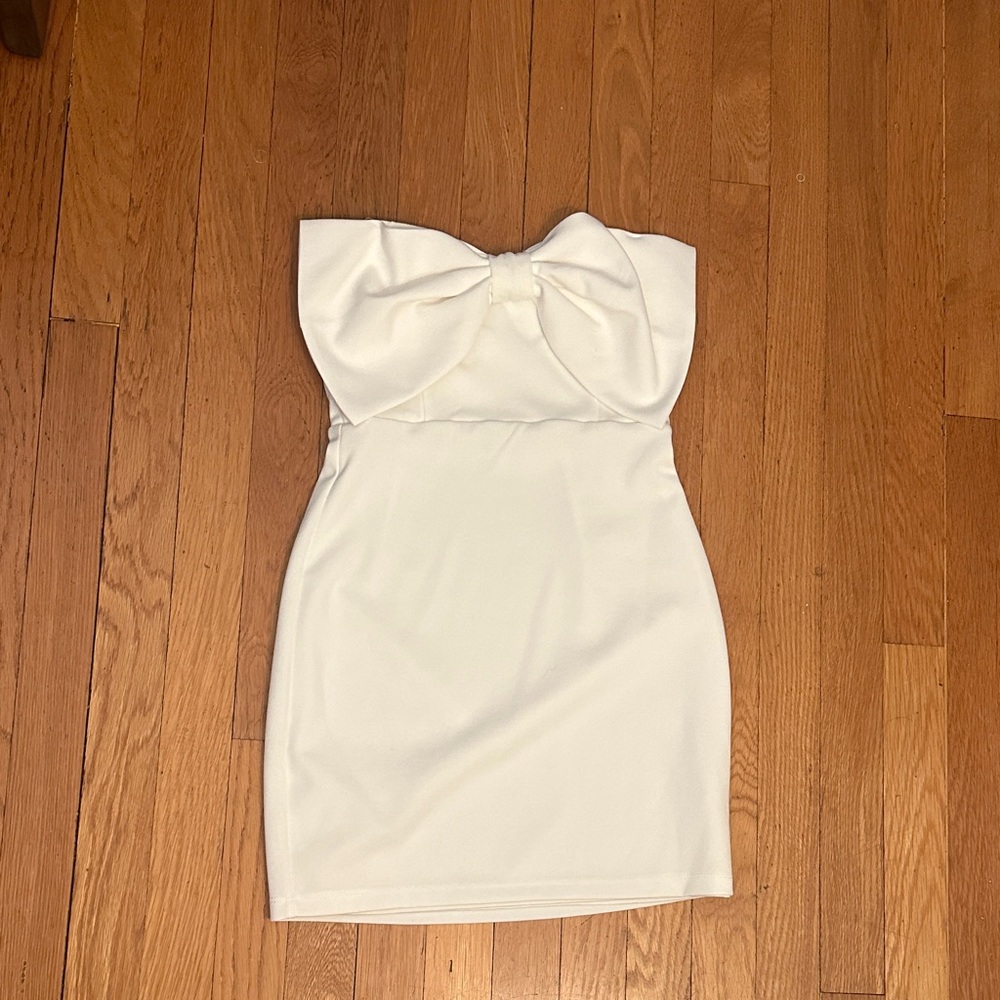Elegant White Bow Dress